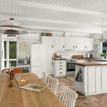 3 Bedroom Cozy In Nykobing Sj 펜션 *